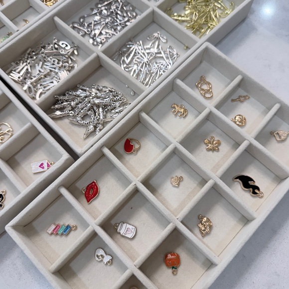 Custom charm bar necklace party lot with 25 necklaces - Picture 4 of 11